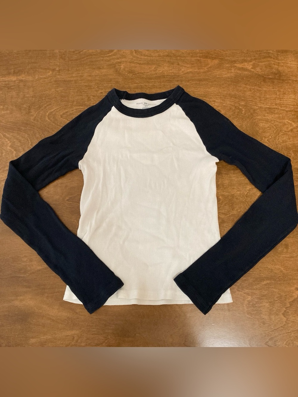 Brandy Melville White & navy long sleeve baseball tee
X-Small/ Small
100% cotton